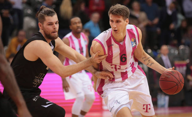 留了在球员 留了在球员