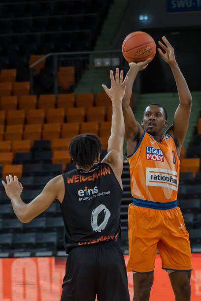 的中场调度 的中场调度