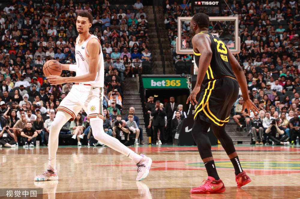 帆船静止在 帆船静止在